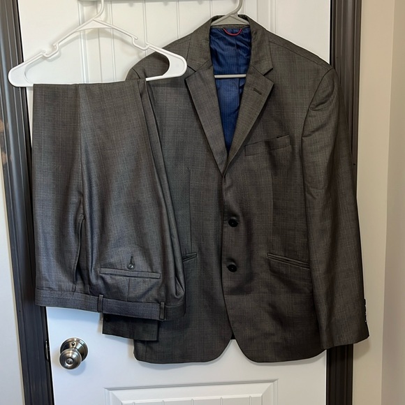 Mens Suit - Picture 1 of 4